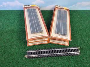 lot 269 image: (9) Packages of TYCO 9 Tru-Steel HO Straight Track