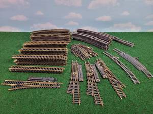 lot 271 image: (95) Sections of Brass and Steel HO Scale Track - See Description for breakdown