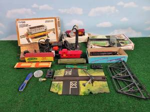 lot 272 image: HO Scale Crossing Gates, TYCO Hopper Unloading Set, Rail Cars, Power Supplies and More