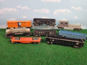 lot 277 image: (8) Vintage LIONEL Freight Cars