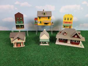 lot 302 image: (6) HO-Scale Plastic Buildings