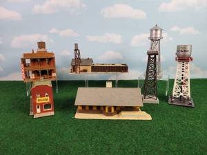 lot 304 image: (7) HO-Scale Plastic Buildings and Towers