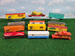 lot 307 image: (12) Assorted HO-Scale Rail Cars