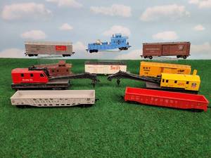 lot 310 image: (10) Assorted HO-Scale Rail Cars