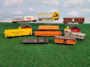 lot 311 image: (11) Assorted HO-Scale Rail Cars
