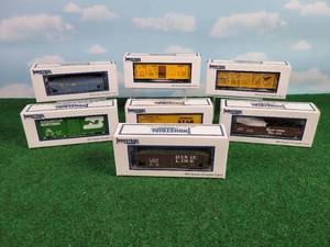 lot 332 image: (7) Industrial Rail HO-Scale Freight Cars in Boxes
