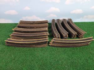 lot 368 image: (100) 9 Brass 18 Radius Curve HO-Scale Track Sections