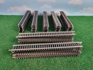 lot 393 image: (70) 9 Steel Straight HO-Scale Track Sections