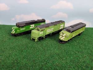lot 345 image: (3) Burlington Northern HO-Scale Locomotives