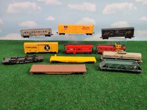 lot 348 image: (11) Assorted HO-Scale Rail Cars
