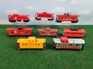 lot 349 image: (8) Assorted HO-Scale Cabooses