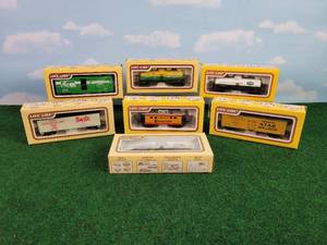 lot 351 image: (7) Life-Like HO-Scale Rail Cars w Boxes