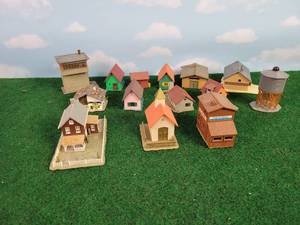 lot 394 image: (14) Assorted N-Gauge Plastic Buildings