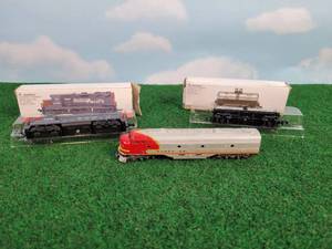 lot 397 image: Santa FE Powered N-Scale Locomotive, Southern Pacific Dummy Locomotive and Southern Pacific Tank Car