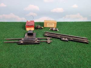 lot 399 image: Vintage Lindsay L140 Power Unit, Oaktron Switch Machine and (2) American Flyer Track Sections