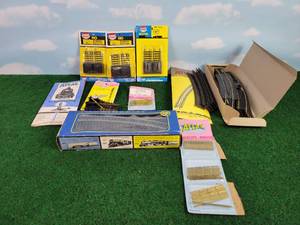 lot 400 image: Lot of NOS HO-Scale Bumpers, Lighted Bumpers, Rail Joiners and Track