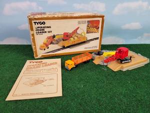 lot 402 image: Vintage TYCO Operating Crane Loader w Original Box