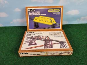 lot 409 image: (2) Vintage TYCO HO-Scale Sets - Bridge & Trestle GLOW-IN-THE-DARK Kit and Regular Bridge & Trestle Set