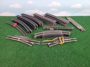 lot 419 image: (60) Steel HO Scale Track Sections - See Description for details