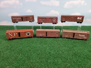 lot 421 image: (6) Assorted HO Scale Rail Cars