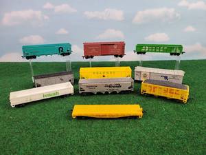 lot 438 image: (10) Assorted HO Scale Rail Cars