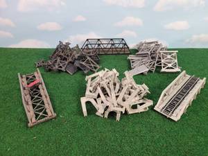 lot 441 image: (3) Sets of HO Scale Trestles and (3) Bridges