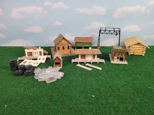 lot 445 image: (8) HO Scale Budlings  Structures and More