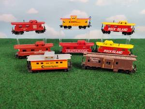 lot 453 image: (8) Assorted HO Scale Cabooses