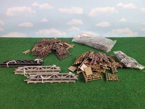 lot 458 image: (3) Sets of HO Scale Trestles and (3) Bridges