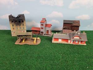 lot 467 image: (5) HO Scale Plastic Buildings