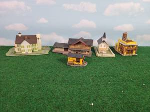 lot 468 image: (5) HO Scale Plastic Buildings