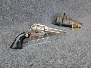 lot 3003 image: Hi Standard Double Nine .22 Double Action Revolver