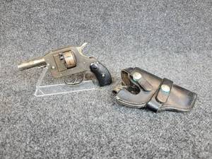 lot 3013 image: Vintage H&R Double Action Starter Pistol - .32 S&W Blank