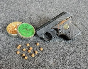 lot 3014 image: Vintage SE Laszlo .22 Starter Pistol with 40 Rounds of Blanks