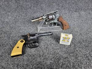 lot 3015 image: Pair of Vintage .22 Starter Pistols with 30 Rounds of Blank Cartridges