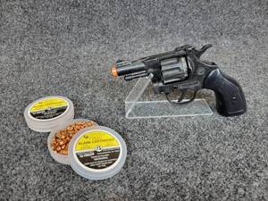 lot 3016 image: .22 Starter Pistol with 100 Rounds of Blank Cartridges