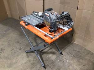 RIDGID 9 Amp Corded 7 in. Wet Tile Saw with Stand in Working conditions