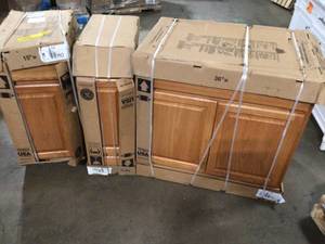 lot 28 image: Lot of 3 Kitchen cabinets Customer returns See pics