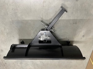 lot 46 image: 40in Yardmax Snowplow blade - Plow Blade for YD4103