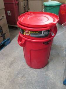 2- 20 Gallon Waste Cans, 1 lid...
