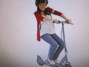 Razor E300s 24V Electric Scooter wi...