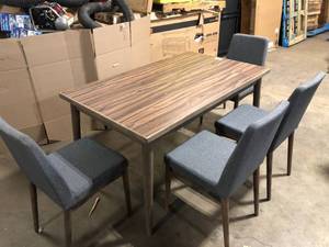 lot 1 image: Lot of Table and 4 Chairs customer return see pictures