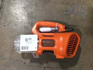 lot 86 image: BLACKDECKER 9 AMP 140 MPH 450 CFM Corded Electric Handheld Leaf Blower missing parts
