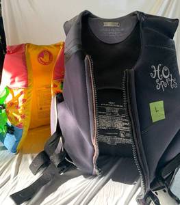2 Water Life Jackets