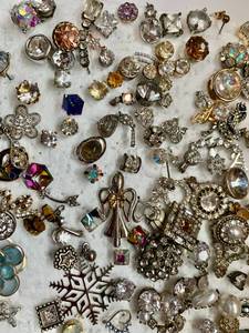 2 Flats Singles Pierced Earrings