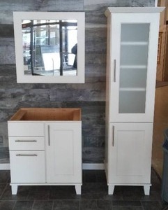 lot 1 image: Bathroom Vanity Set.