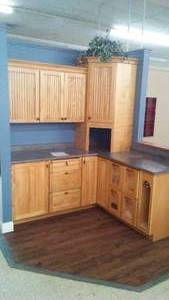 lot 21 image: Red Birch Butler Corner, Bakers corner.  See Pics for Detail Flooring Included.