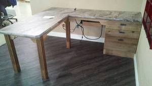 lot 22 image: Mid Continent Workstation.