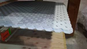 lot 539 image: (11) 4x8 White Plastic Lattice And Chip Board