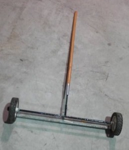 lot 549 image: 2-Foot Magnet On Wheels